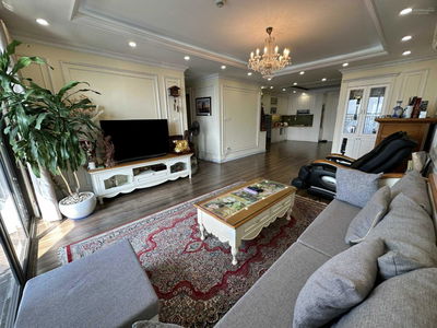 D'. Le Pont D'or - Hoang Cau, Vietnam D'. Le Pont D'or - Hoang Cau, Vietnam