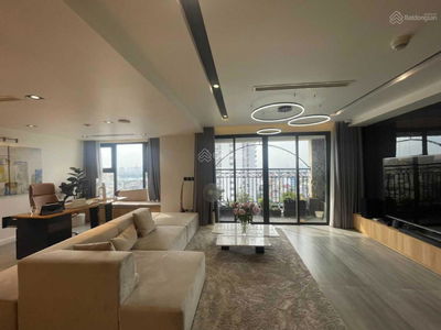 D'. Le Roi Soleil, Vietnam D'. Le Roi Soleil, Vietnam