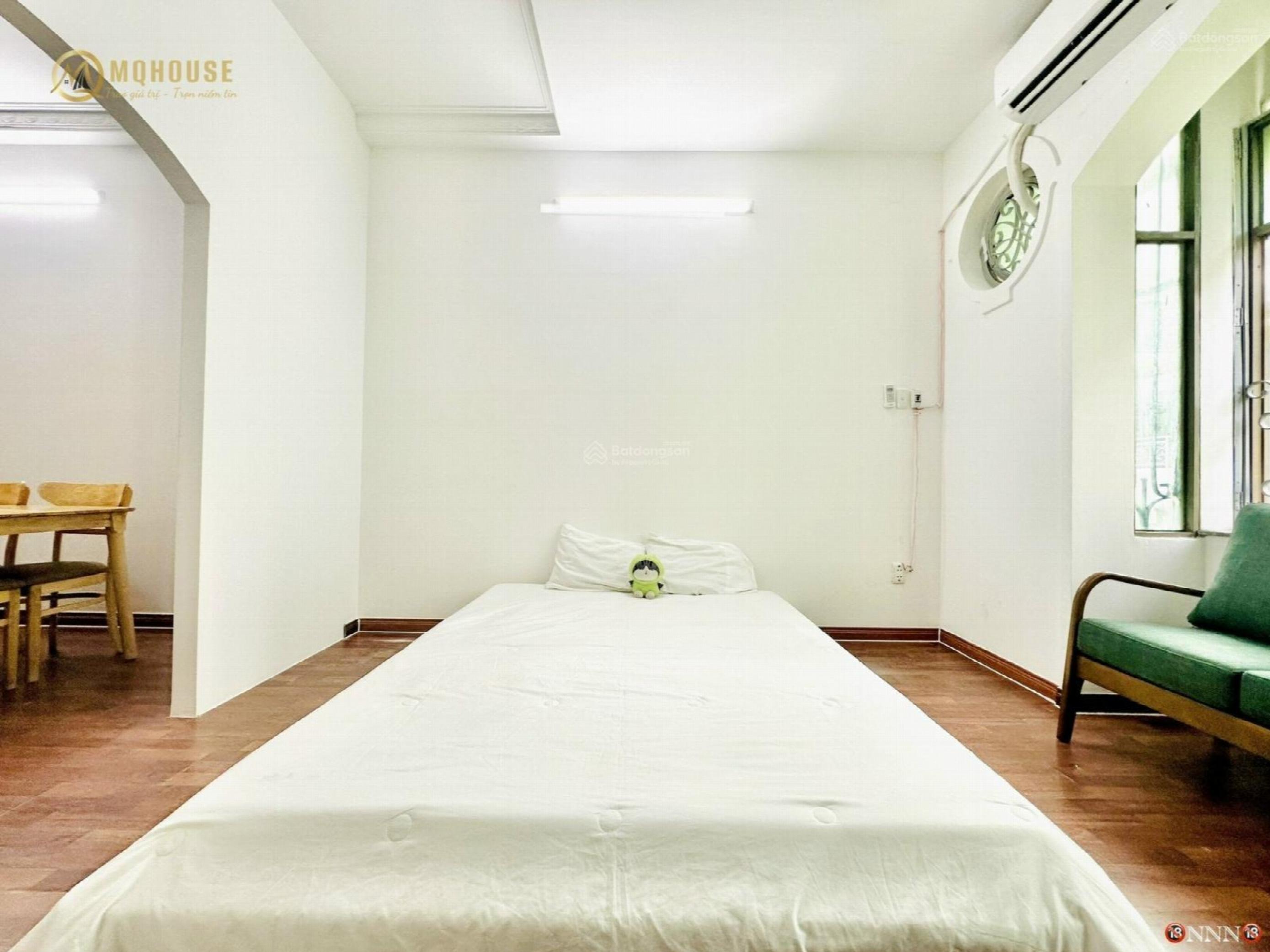 Phan Xich Long Street, Vietnam Phan Xich Long Street, Vietnam