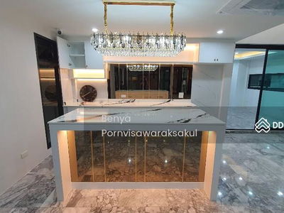 Spacious 5-Br House in Lat Phrao, Bangkok, Thailand Spacious 5-Br House in Lat Phrao, Bangkok, Thailand