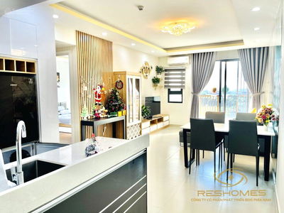 Topaz Twins, Vietnam Topaz Twins, Vietnam