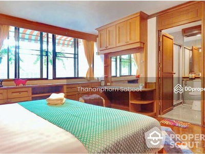 Large 2-Bedroom Townhouse, Bangkok, Thailand Large 2-Bedroom Townhouse, Bangkok, Thailand