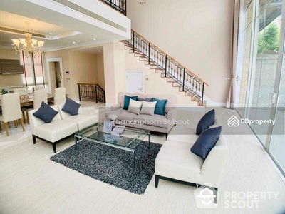 Large 3-Bedroom Townhouse, Bangkok, Thailand Large 3-Bedroom Townhouse, Bangkok, Thailand