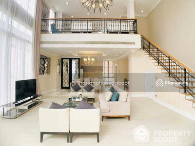 Large 3-Bedroom Townhouse, Bangkok, Thailand Large 3-Bedroom Townhouse, Bangkok, Thailand