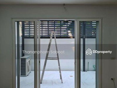 Spacious 3-Bedroom Townhouse, Bangkok, Thailand Spacious 3-Bedroom Townhouse, Bangkok, Thailand