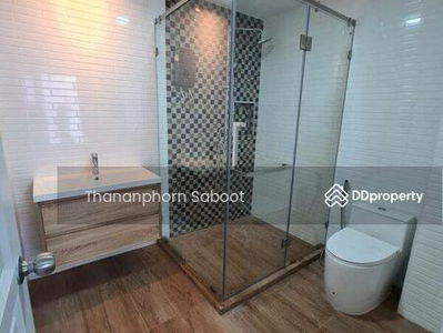 Spacious 3-Bedroom Townhouse, Bangkok, Thailand Spacious 3-Bedroom Townhouse, Bangkok, Thailand