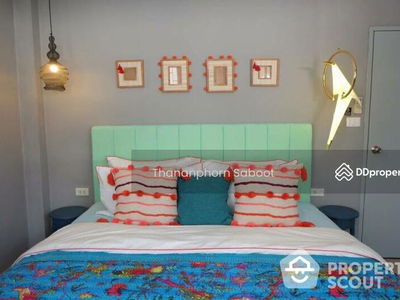 Spacious 4-Bedroom Townhouse, Bangkok, Thailand Spacious 4-Bedroom Townhouse, Bangkok, Thailand