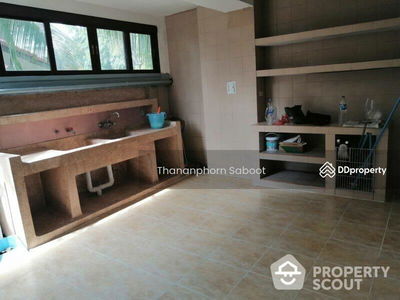 Spacious 5-Bedroom House, Bangkok, Thailand Spacious 5-Bedroom House, Bangkok, Thailand