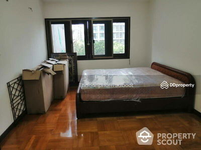 Spacious 5-Bedroom House, Bangkok, Thailand Spacious 5-Bedroom House, Bangkok, Thailand