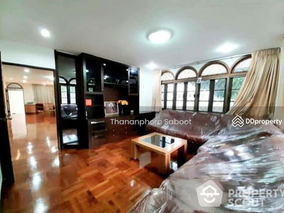 Spacious 4-Bedroom House, Bangkok, Thailand Spacious 4-Bedroom House, Bangkok, Thailand