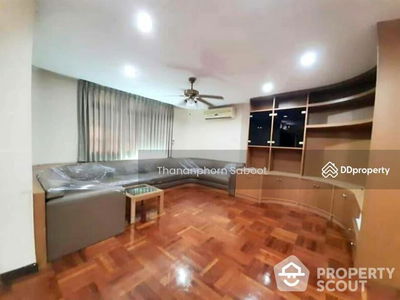 Spacious 4-Bedroom House, Bangkok, Thailand Spacious 4-Bedroom House, Bangkok, Thailand