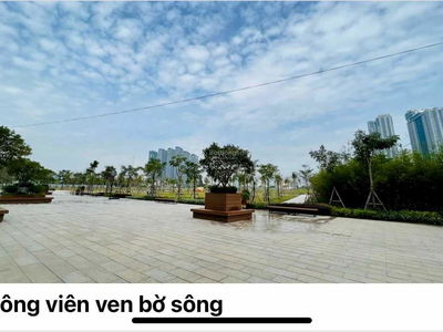 The River Thủ Thiêm, Vietnam  The River Thủ Thiêm, Vietnam