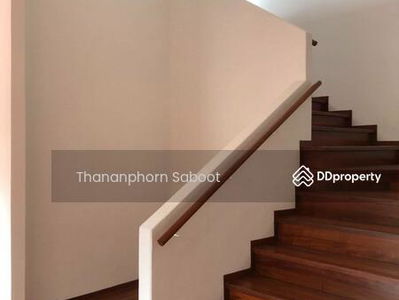 Large 7-Bedroom House, Bangkok, Thailand Large 7-Bedroom House, Bangkok, Thailand