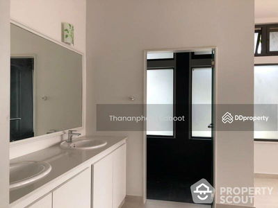 Large 7-Bedroom House, Bangkok, Thailand Large 7-Bedroom House, Bangkok, Thailand