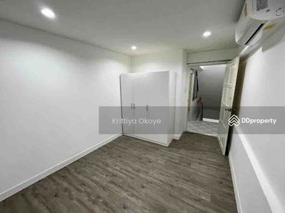 10400, Bangkok, Thailand 10400, Bangkok, Thailand