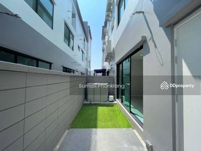 Nirvana Define Rama 9, Bangkok, Thailand Nirvana Define Rama 9, Bangkok, Thailand