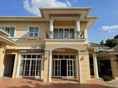 Two Grande Monaco Bangna-Wongwaen, Bangkok, Thailand Two Grande Monaco Bangna-Wongwaen, Bangkok, Thailand