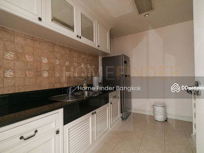 Langsuan Ville, Bangkok, Thailand Langsuan Ville, Bangkok, Thailand