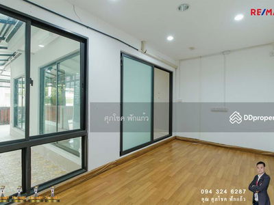 Life Bangkok Boulevard Ratchaphruek - Rattanatibet, Nonthaburi, Thailand Life Bangkok Boulevard Ratchaphruek - Rattanatibet, Nonthaburi, Thailand