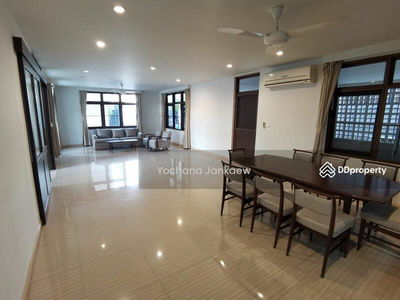 Large 3-Br House near BTS Nana, Bangkok, Thailand Large 3-Br House near BTS Nana, Bangkok, Thailand
