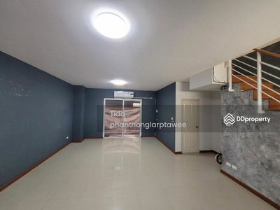 the trust Town Wongwaen-Lamlukka, Pathum Thani, Thailand the trust Town Wongwaen-Lamlukka, Pathum Thani, Thailand