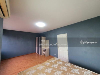 the trust Town Wongwaen-Lamlukka, Pathum Thani, Thailand the trust Town Wongwaen-Lamlukka, Pathum Thani, Thailand