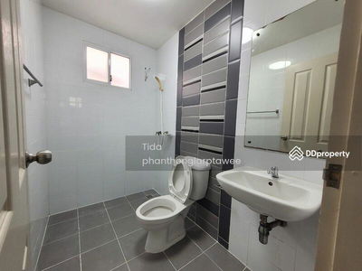 the trust Town Wongwaen-Lamlukka, Pathum Thani, Thailand the trust Town Wongwaen-Lamlukka, Pathum Thani, Thailand