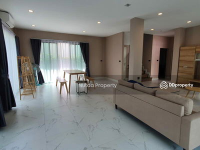 Bangkok Boulevard Vibhavadi, Bangkok, Thailand Bangkok Boulevard Vibhavadi, Bangkok, Thailand