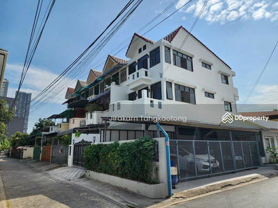 Townhouse, 4 bedrooms, 3 bathrooms, 1 kitchen, in Soi Bangkok Nonthaburi 43, Bangkok., Thailand Townhouse, 4 bedrooms, 3 bathrooms, 1 kitchen, in Soi Bangkok Nonthaburi 43, Bangkok., Thailand