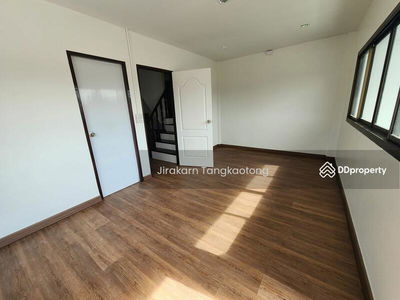 Townhouse, 4 bedrooms, 3 bathrooms, 1 kitchen, in Soi Bangkok Nonthaburi 43, Bangkok., Thailand Townhouse, 4 bedrooms, 3 bathrooms, 1 kitchen, in Soi Bangkok Nonthaburi 43, Bangkok., Thailand