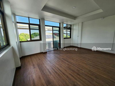 Townhouse, 4 bedrooms, 3 bathrooms, 1 kitchen, in Soi Bangkok Nonthaburi 43, Bangkok., Thailand Townhouse, 4 bedrooms, 3 bathrooms, 1 kitchen, in Soi Bangkok Nonthaburi 43, Bangkok., Thailand