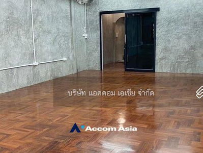 Home Office, Pet friendly | 3 Bedrooms Townhouse For Rent in Sathorn, BangkokAA27831, Bangkok, Thailand Home Office, Pet friendly | 3 Bedrooms Townhouse For Rent in Sathorn, BangkokAA27831, Bangkok, Thailand