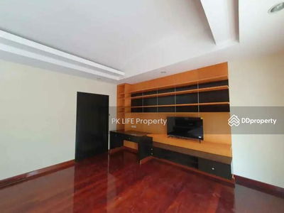 Housing in Ban Ratsada, Thailand Housing in Ban Ratsada, Thailand