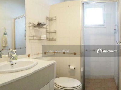 Narasiri Sathorn - Wongwaen, Bangkok, Thailand Narasiri Sathorn - Wongwaen, Bangkok, Thailand