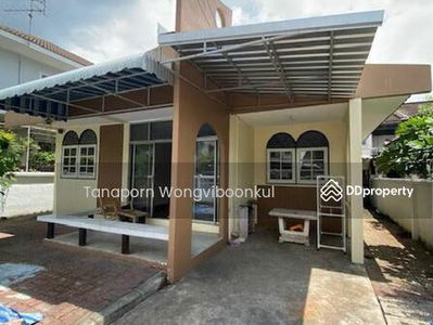 Single house for rent, Lat Phrao 47, Intersection, Bangkok, Thailand Single house for rent, Lat Phrao 47, Intersection, Bangkok, Thailand