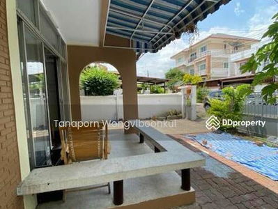 Single house for rent, Lat Phrao 47, Intersection, Bangkok, Thailand Single house for rent, Lat Phrao 47, Intersection, Bangkok, Thailand