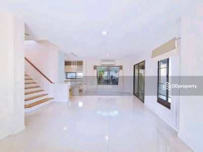 Manthana Lake Watcharapol Village, Bangkok, Thailand Manthana Lake Watcharapol Village, Bangkok, Thailand