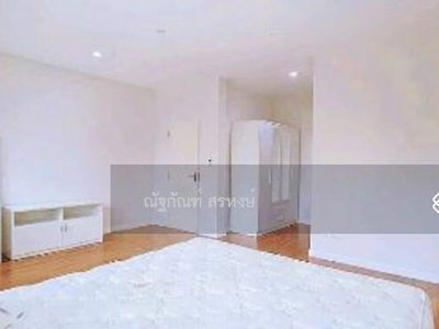 Manthana Lake Watcharapol Village, Bangkok, Thailand Manthana Lake Watcharapol Village, Bangkok, Thailand