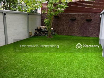 Spacious 4-Bedroom Townhouse, Bangkok, Thailand Spacious 4-Bedroom Townhouse, Bangkok, Thailand