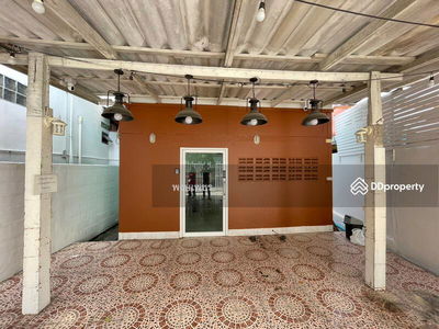 Hotel for rent, house for rent, near walking street Chiang Mai Gate Next to the Chiang Mai moat in Chiang Mai, Phra Singh Subdistrict, Chiang Mai, Thailand Hotel for rent, house for rent, near walking street Chiang Mai Gate Next to the Chiang Mai moat in Chiang Mai, Phra Singh Subdistrict, Chiang Mai, Thailand