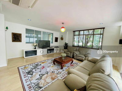 HOUSE PHROM PHONG Sukhumvit soi 31, Bangkok, Thailand HOUSE PHROM PHONG Sukhumvit soi 31, Bangkok, Thailand