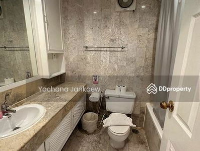 Trinity Complex, Bangkok, Thailand Trinity Complex, Bangkok, Thailand