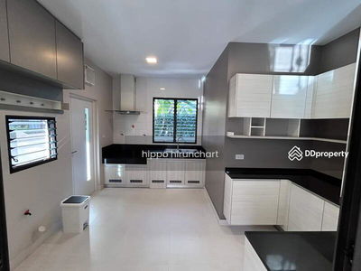 Mantana Onnut-Wongwaen 4 : Mantana Onnut-Wongwaen 4, Bangkok, Thailand Mantana Onnut-Wongwaen 4 : Mantana Onnut-Wongwaen 4, Bangkok, Thailand