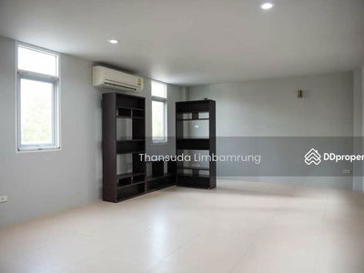 Spacious 3-Br House near BTS Phrom Phong, Bangkok, Thailand Spacious 3-Br House near BTS Phrom Phong, Bangkok, Thailand