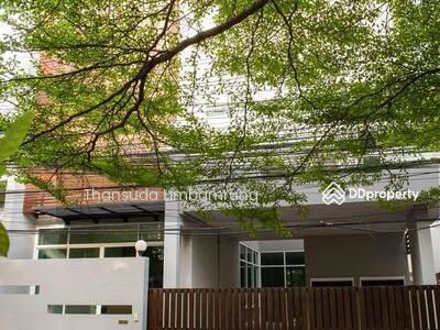 Spacious 3-Br House near BTS Phrom Phong, Bangkok, Thailand Spacious 3-Br House near BTS Phrom Phong, Bangkok, Thailand