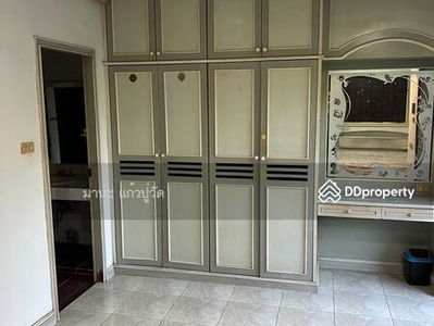 Townhouse for rent, 3 floors, 30 sq m., Bangkok., Thailand Townhouse for rent, 3 floors, 30 sq m., Bangkok., Thailand