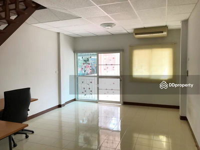 Along Khlong Phasi Charoen Fang Tai, Bangkok, Thailand Along Khlong Phasi Charoen Fang Tai, Bangkok, Thailand