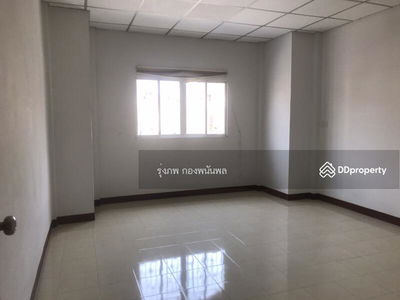 Along Khlong Phasi Charoen Fang Tai, Bangkok, Thailand Along Khlong Phasi Charoen Fang Tai, Bangkok, Thailand