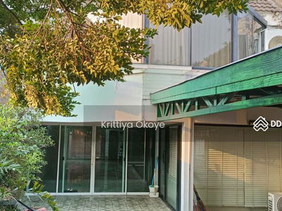 Townhouse in sukhumvit 71, Bangkok, Thailand Townhouse in sukhumvit 71, Bangkok, Thailand