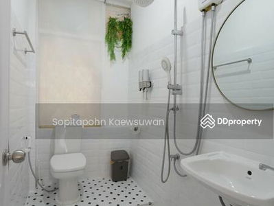 10110, Bangkok, Thailand 10110, Bangkok, Thailand